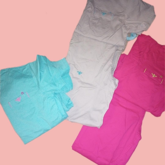 Med Couture pant scrubs and 3 scrub tops size small - Picture 7 of 16
